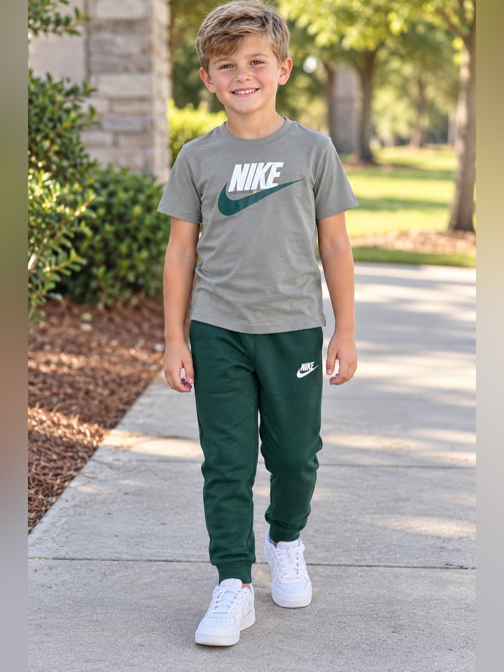 Nike Boys Size 7 2 Piece Outfit T-Shirt & Jogger Pants Green NWT